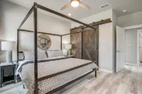 Cozy Atmosphere and Boat Parking - Charming Lakeside Haven Hotels in Lake Bridgeport