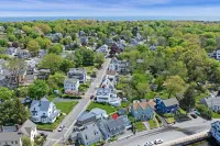2BR/2BA Harborside Home · Fenced Backyard · Ocean View ·Walk to Rocky Neck+Beach