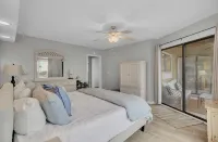Ocean Views and Large Swimming Pool - Spectacular Beach Escape