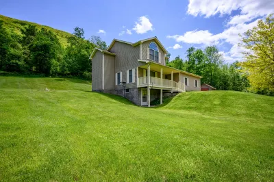 Private Hiking Trails and Scenic Deck Retreat - Spacious Tranquil Oasis Hotels near West River Marsh