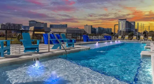 Spectacular City Views and Rooftop Pool - Charming Haven