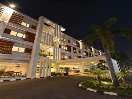 Swiss-Belinn Cibitung Отели рядом с достопримечательностью «Bonecom Tricom Mm2100»