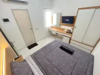 Ruby Rooms Transit at Collins Boulevard Apartment Serpong