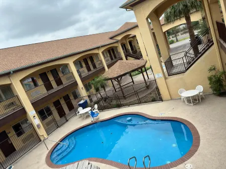 Texas Inn and Suites - Rio Grande Valley Отели рядом с достопримечательностью «IBC Bank»