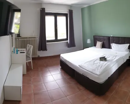 ซูร์ วูลฟ์ชลูคท์ โรงแรมในRodgau