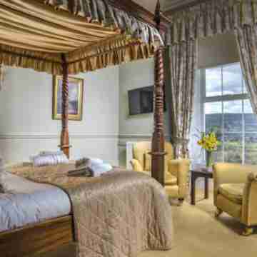 The Manor Hotel Rooms