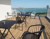 Guesthouse & Beach Cafe Fuego, Hostel Hotels in Hyuga