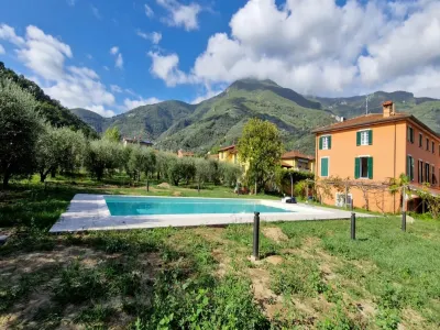 Villa with Garden Near Versilia Beach Hotels near Bagno Brunella e Ada Beach