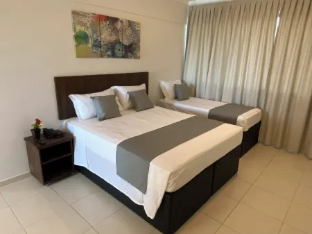 Paris Hotel by H Hotéis - Business Отели в г. Taguatinga