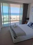 Kirra Surf Apartments - balcony