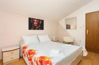 Holiday Home Mons Aureus Hotels in 
