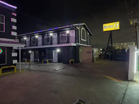 Motel 9
