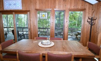 Haven Home - Deck, Grill, Hiking, Pool Access, Games, Community Playground and Tennis Courts