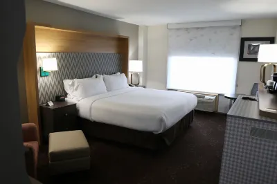 Holiday Inn Chicago O'Hare Area Отели рядом с достопримечательностью «Fresh Farms International Market»