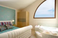 Alexandra Golden Boutique Hotel-Adults Only - Bathtub