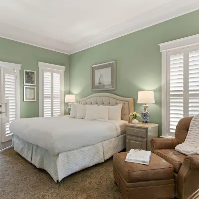 Village Inn and Pub Hotels near St Simons Island