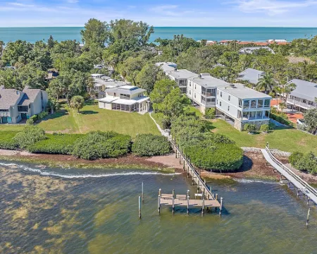 Pura Vida 2 Bedroom Condo by RedAwning Hotels in Longboat Key