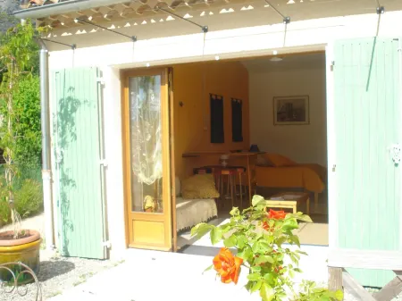 Le Blacas Отели в г. Пюимуассон