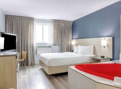 Motel 6 Niagara Falls, on Near the Falls