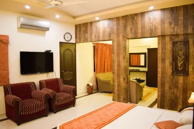 Royal Inn Hotel Hotels near Ashrafi Computer Services