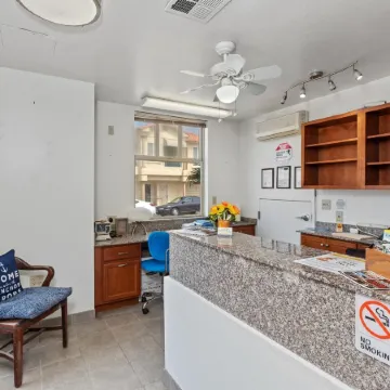 Beach House Inn & Suites