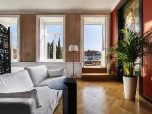 Unfound Door – Design Hotel