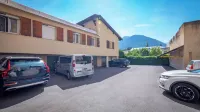 Hôtel Mont-Brison - parking