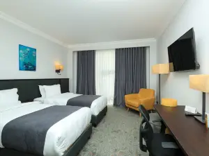 Pine Astoria Hotel