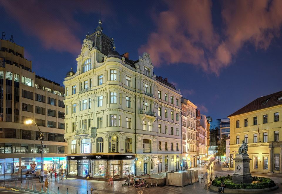 아드레즈의 못틀 하우스