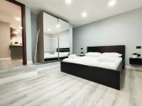 Joivy Villa Sofia Wonderful 2-Bed Flat with Lake Views