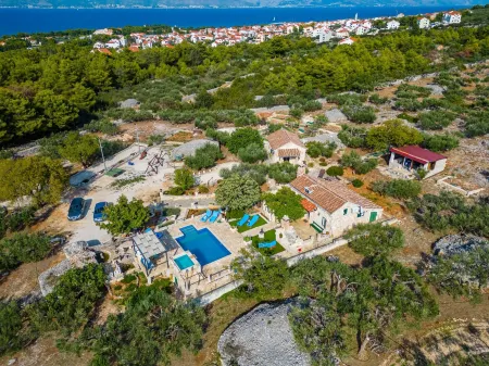 Holiday Home for up to 7 Pool Countryside by Sea