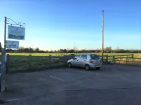 Double-Gate Farm - 駐車場