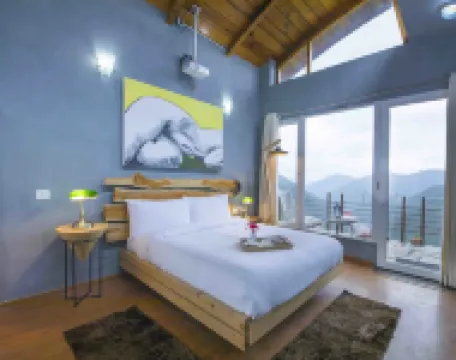 Seclude Ramgarh Cliff's Edge Hotels in Nainital