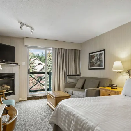 Pinnacle Hotel Whistler
