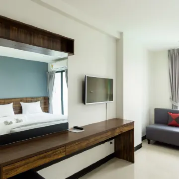 Glai Gan Place Hotel Hotels near Kru Tor