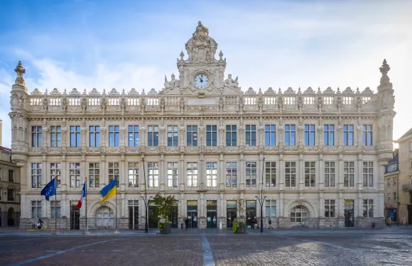 宜必思瓦朗西納酒店