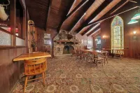 Narrow Gauge Inn Hotels in Fish Camp
