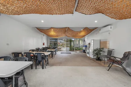 Crows Nest Tourist Park Отели в г. Кроус Нест