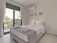 Ouzo Stone House 2 with Private Pool Ξενοδοχεία στην πόλη Πλωμάρι