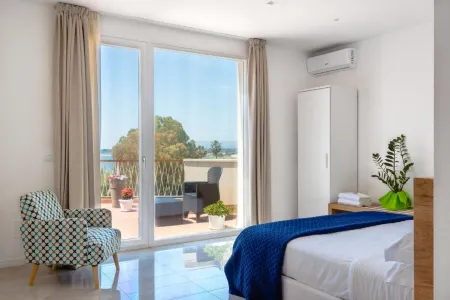 Archinuè Suite & Apartments Отели рядом с достопримечательностью «Piccolo Teatro dei Pupi»