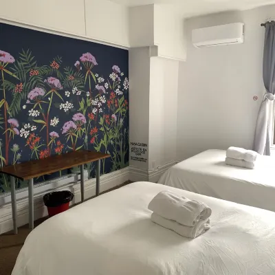 Pensione Popolo Hotels near Claude-Robillard Sports Complex