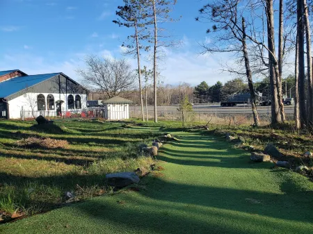 Jolly Roger Inn & Resort