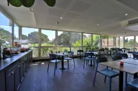Kyriad Frejus Centre - Saint RAPHAËL Hotels in Saint-Aygulf