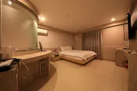 Hotel M Story