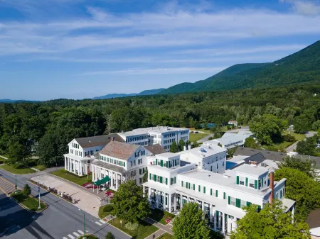 The Equinox Golf Resort & Spa Отели рядом с достопримечательностью «Sugar Shack»