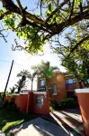 Harewood Lodge Hotels near Nahoon Beach