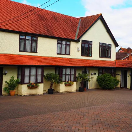 High Hedges Apartment B