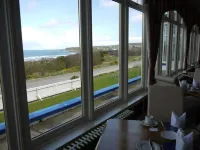 Cullen Bay Hotel - breakfast