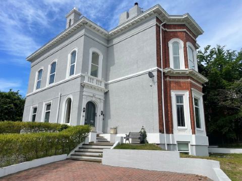 Beach House - Penthouse 3 Bed Apartment