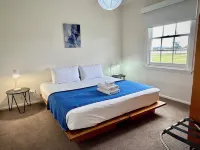 Low Head Pilot Station Hotels in Beaconsfield